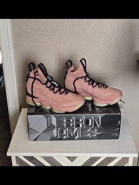 MAKE OFFER Nike LeBron 15 Sneakers